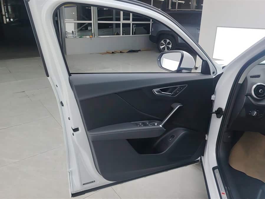 Audi Q2L 2024
