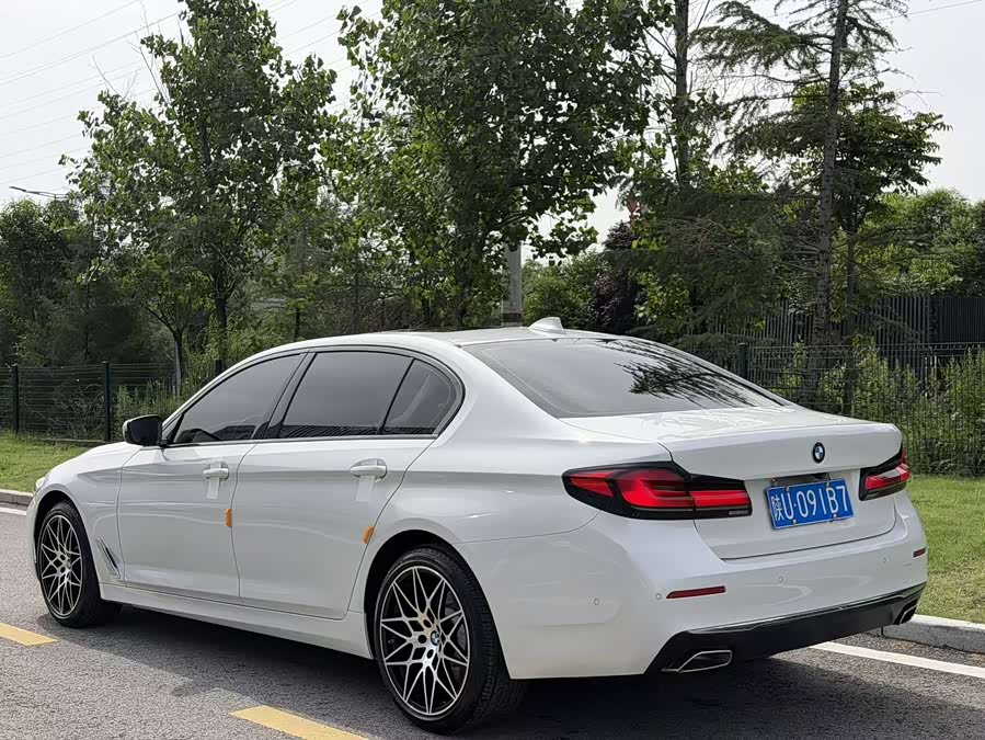 BMW 5 Series 2021 — фото 11