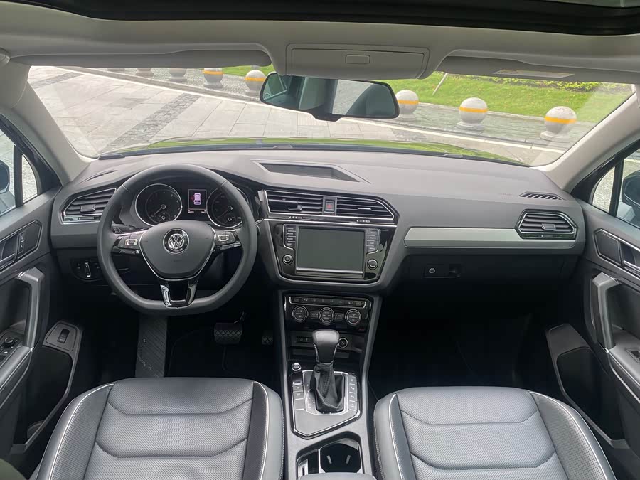 Volkswagen Tiguan L 2018 — фото 12