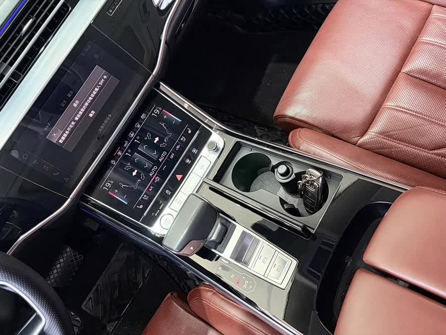 Audi A8 2018 — фото 14