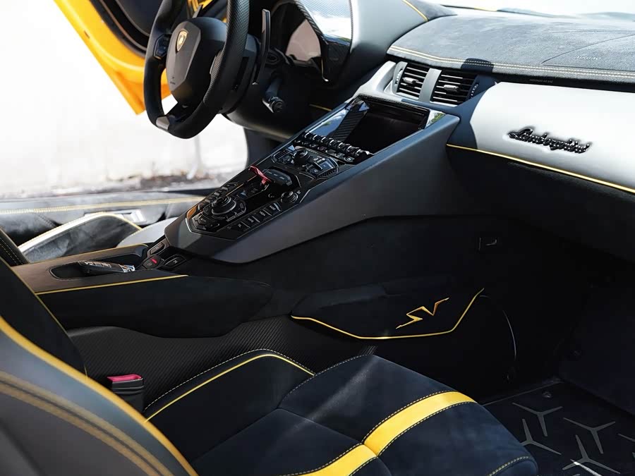 Lamborghini Aventador 2015 — фото 24