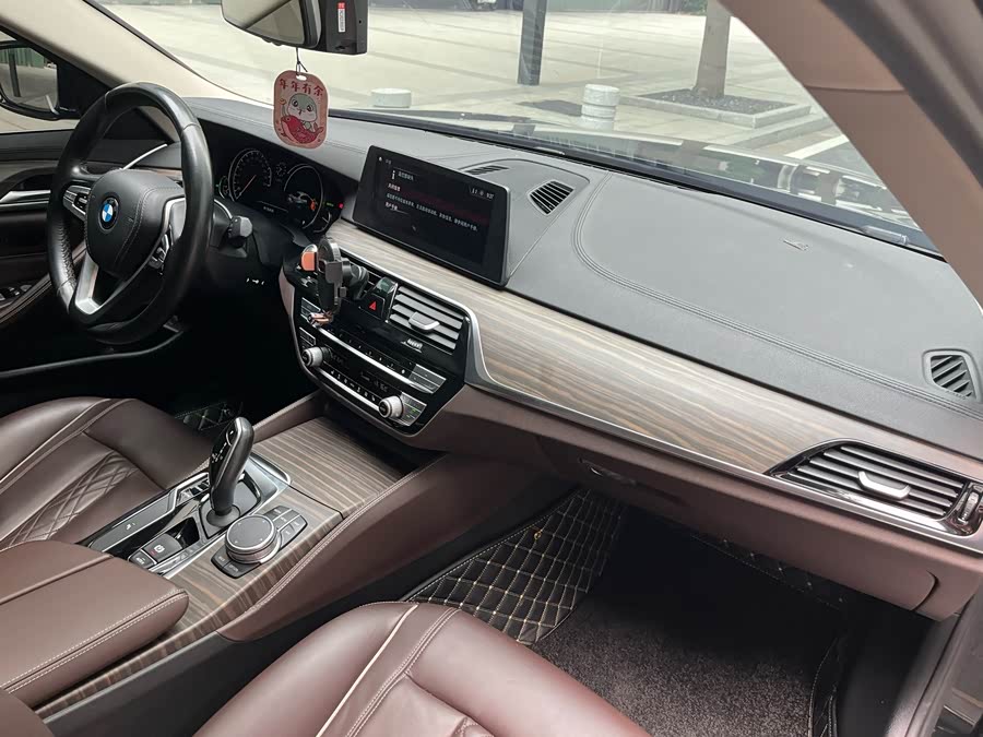BMW 5 Series 2018 — фото 23