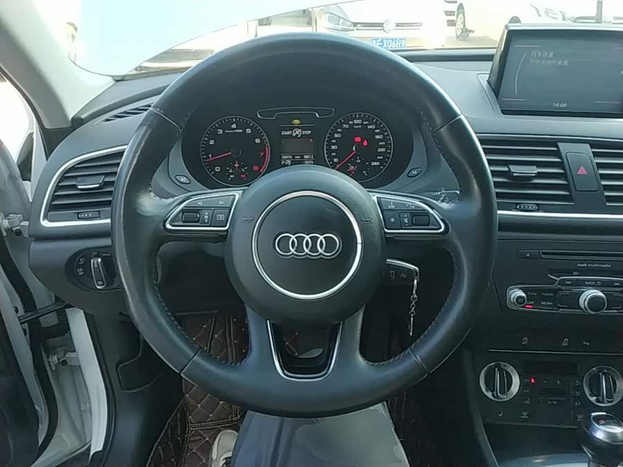 Audi Q3 2015 — фото 11