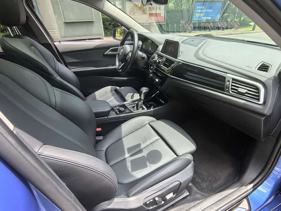 BMW 1 Series 2018 — фото 12
