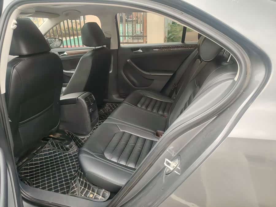 Volkswagen Sagitar 2012
