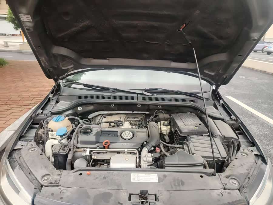 Volkswagen Sagitar 2012