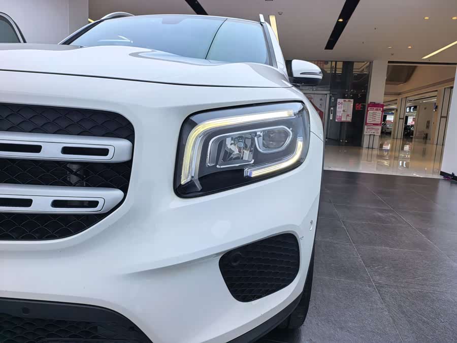 Mercedes-Benz GLB 2023 — фото 17