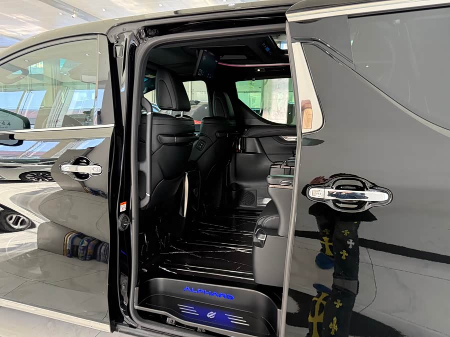 Toyota Alphard 2021 — фото 9