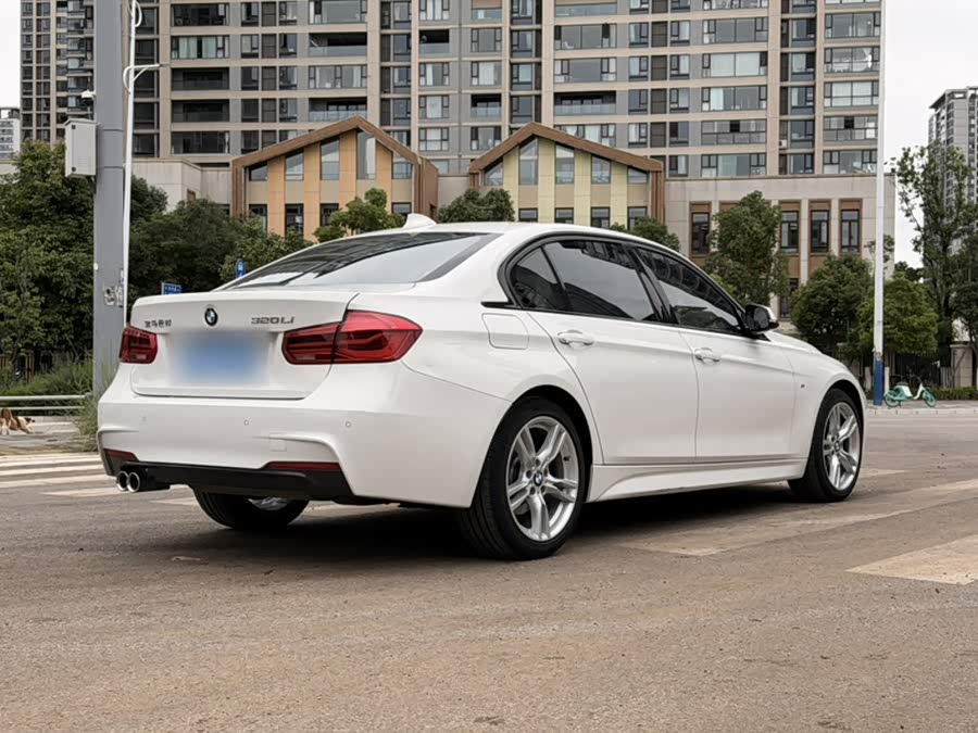 BMW 3 Series 2018 — фото 25