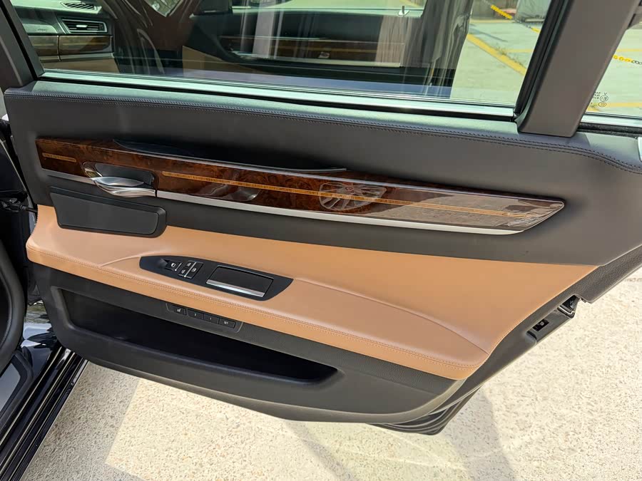 BMW 7 Series 2013 — фото 13