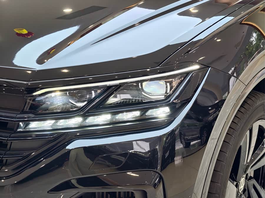 Volkswagen Touareg 2023 — фото 25