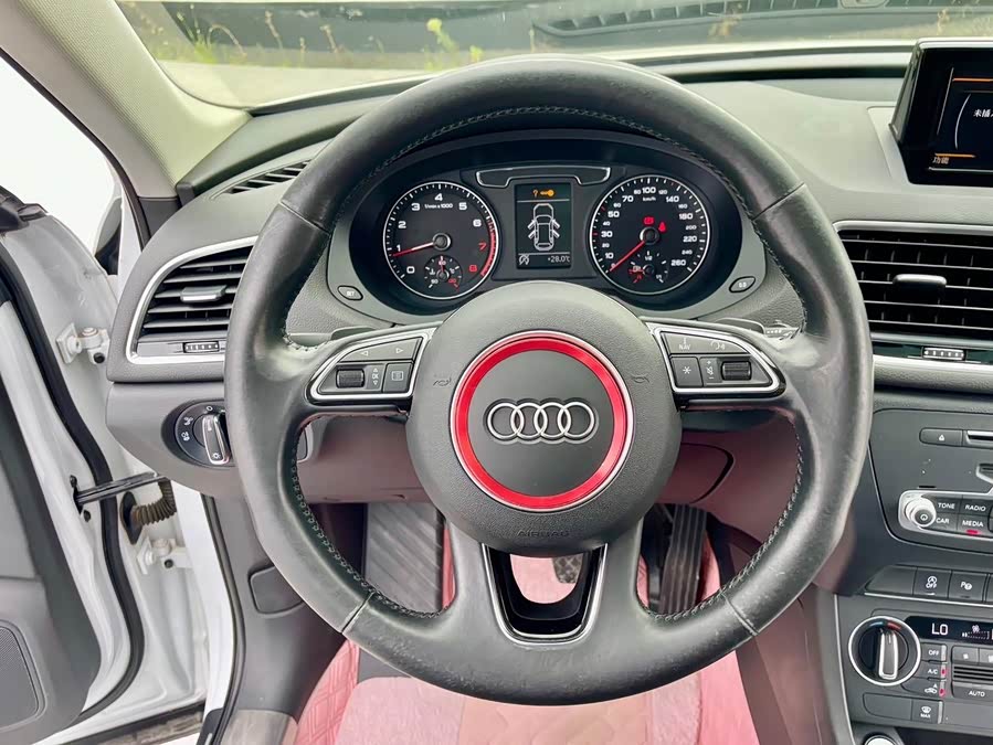 Audi Q3 2016 — фото 11