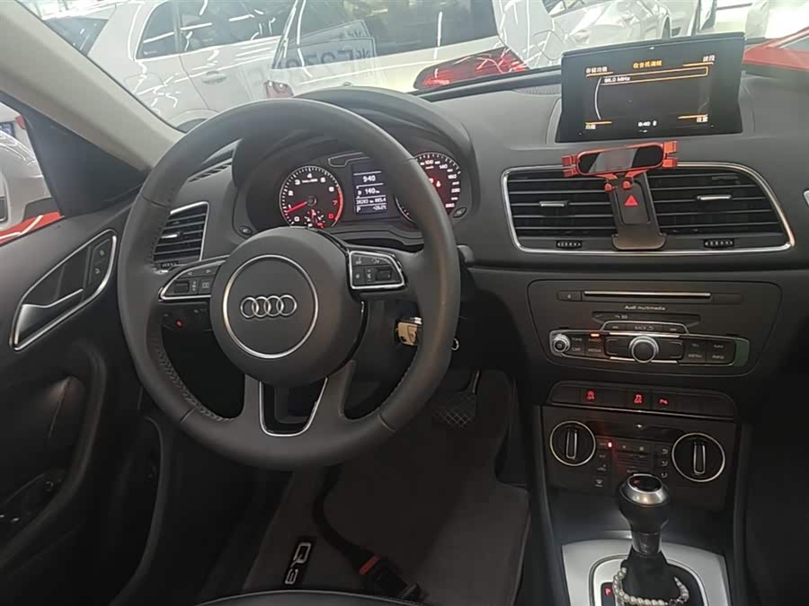 Audi Q3 2018 — фото 10