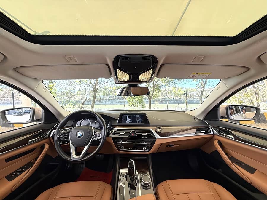 BMW 5 Series 2018 — фото 10