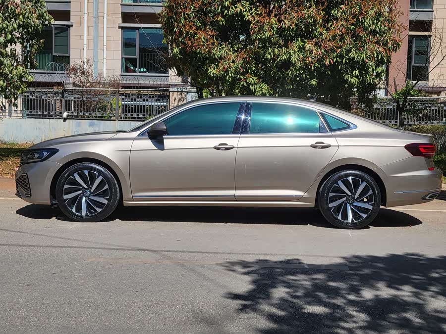 Volkswagen Passat 2022 — фото 10