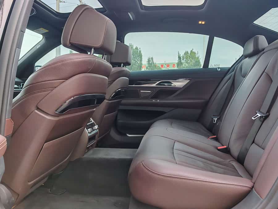 BMW 7 Series 2018 — фото 15