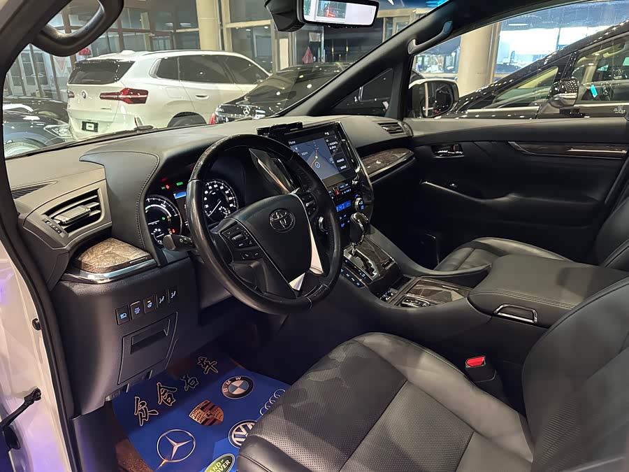Toyota Alphard 2020 — фото 14