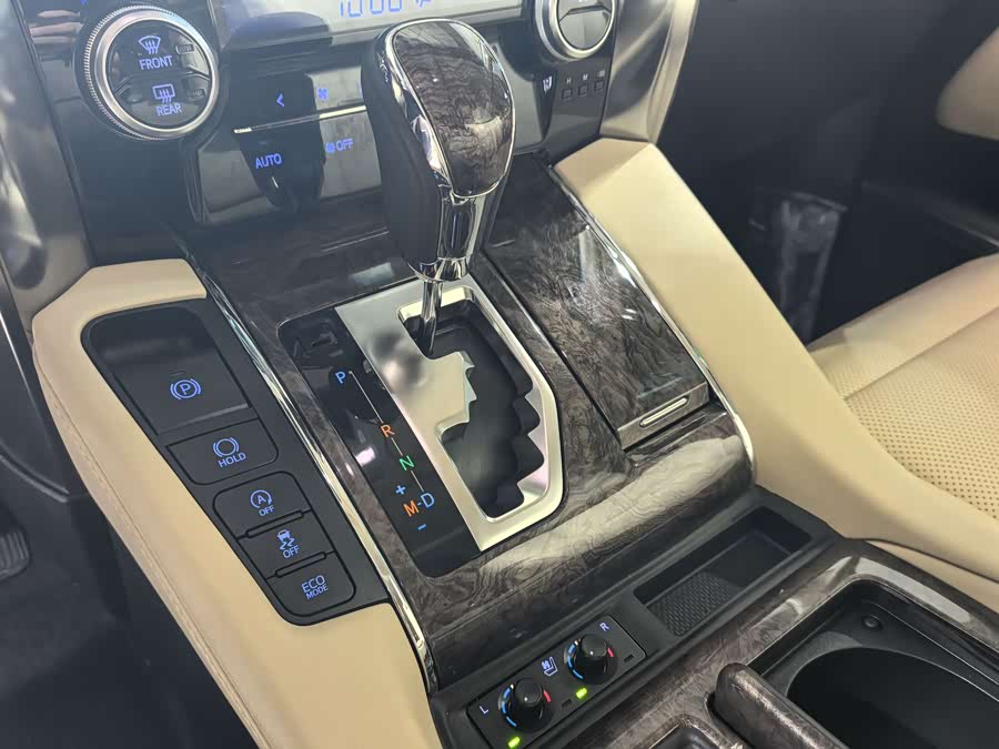Toyota Alphard 2018 — фото 9
