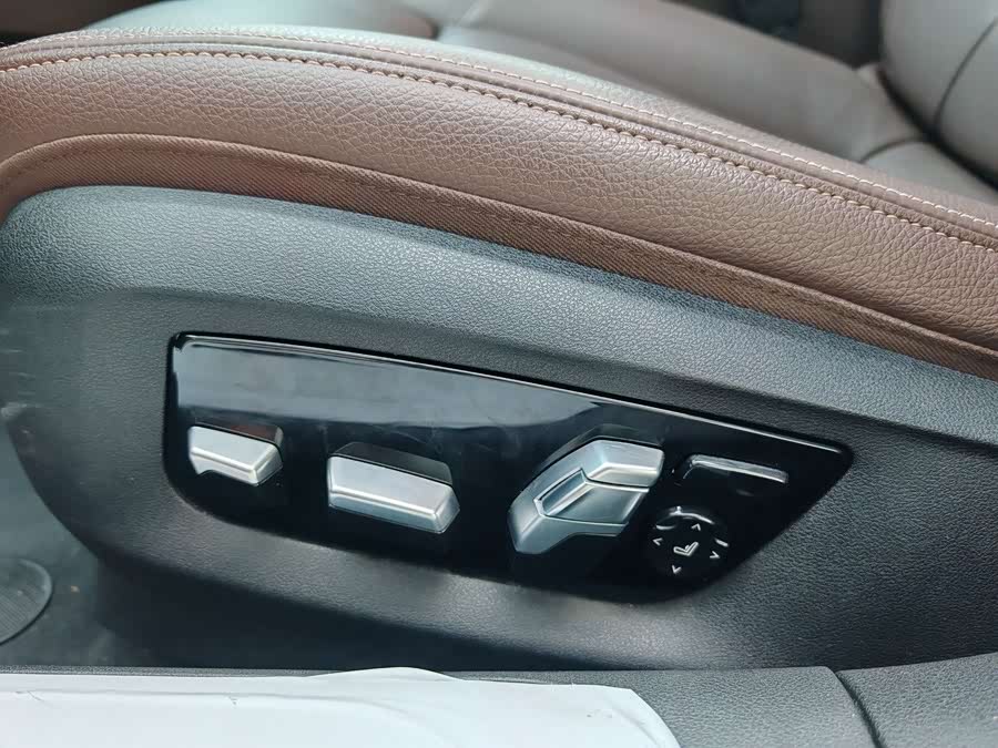 BMW 7 Series 2018 — фото 32