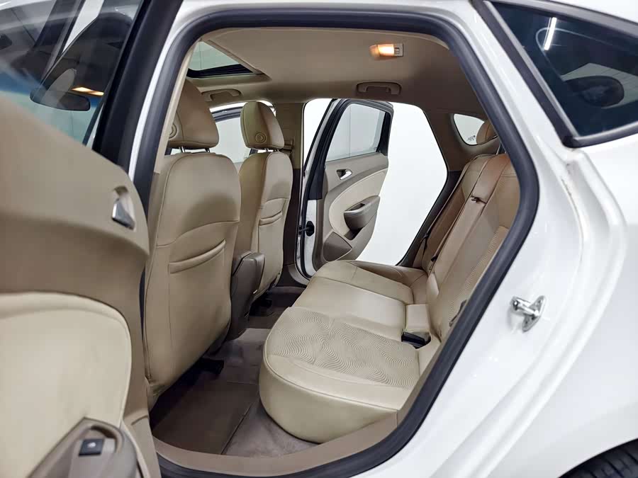 Buick Excelle GT 2013 — фото 13