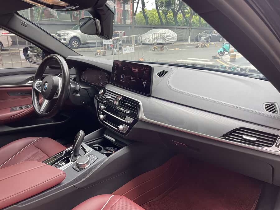 BMW 5 Series New Energy 2021 — фото 17