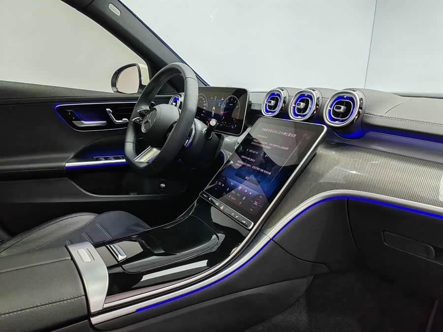 Mercedes-Benz C-Class 2025 — фото 15