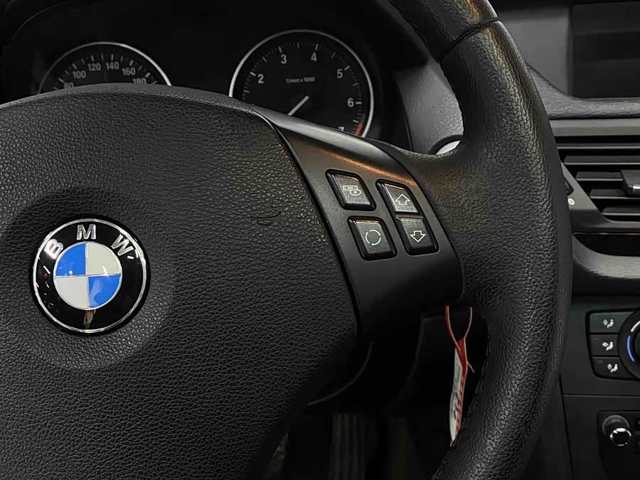 BMW X1 2012 — фото 24