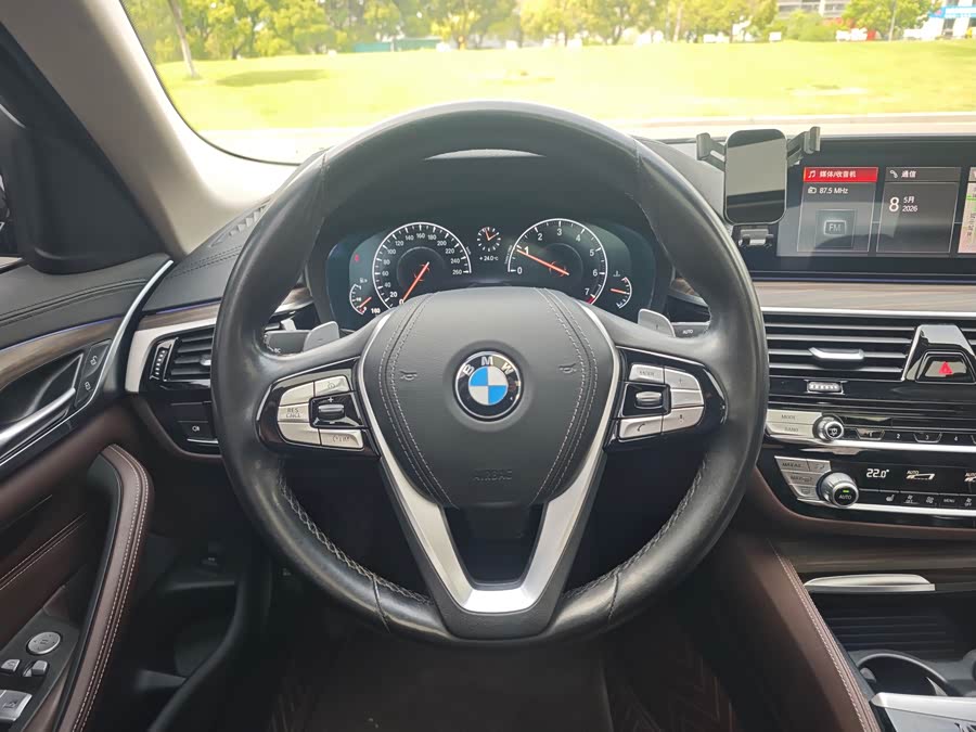BMW 5 Series 2019 — фото 11