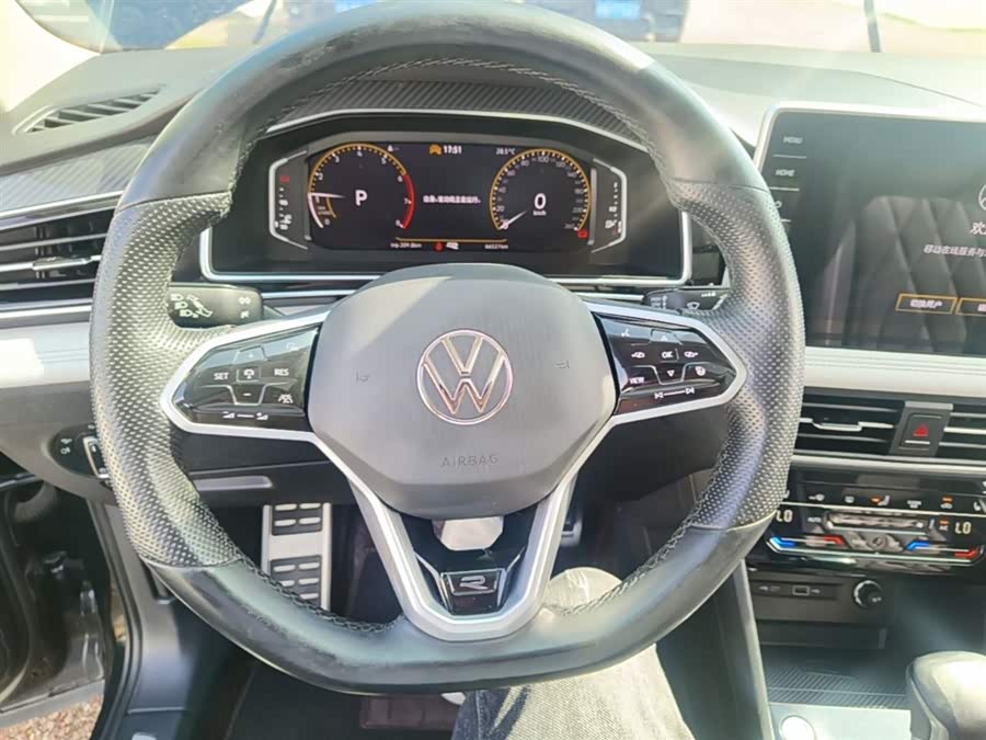 Volkswagen Tiguan L 2023 — фото 11