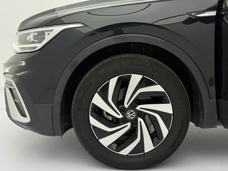Volkswagen Tiguan L 2023 — фото 20