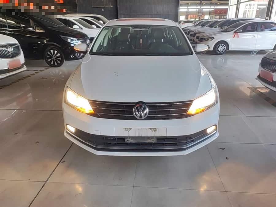 Volkswagen Sagitar 2015