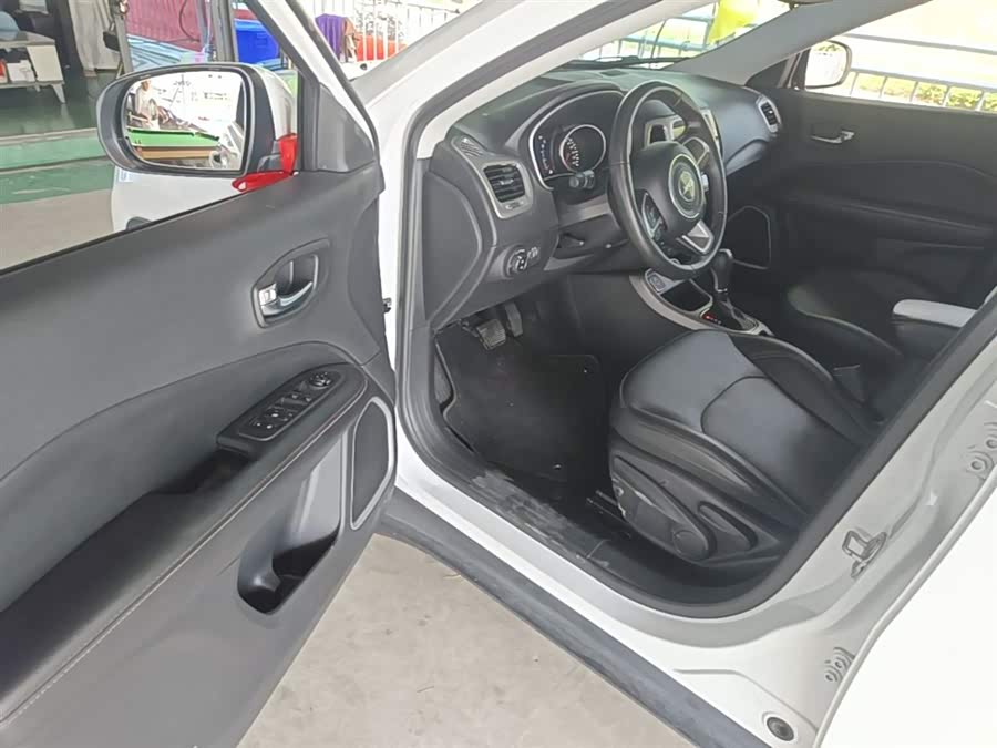 Jeep Compass 2019 — фото 16