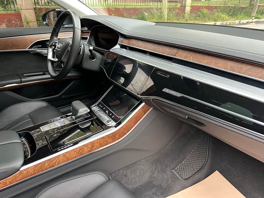 Audi A8 2019 — фото 13