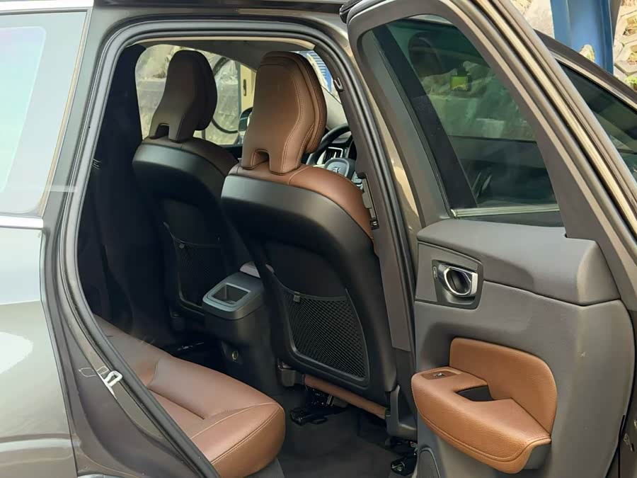 Volvo XC60 2019 — фото 12