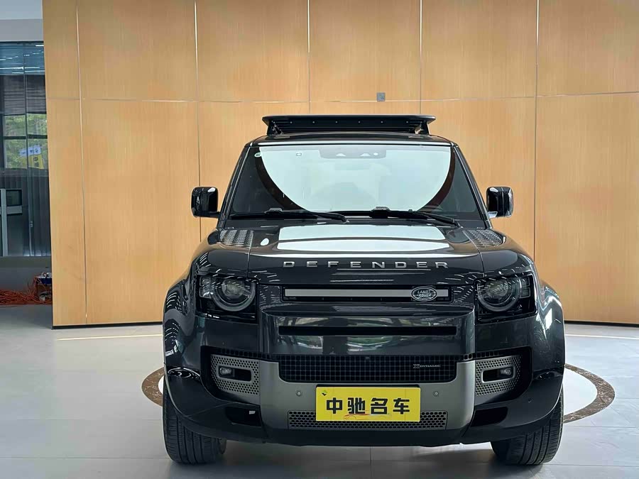 Land Rover Defender 2024