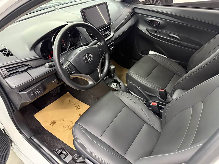 Toyota Yaris L 2022 — фото 9