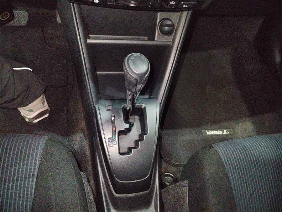 Toyota Yaris L 2016 — фото 14