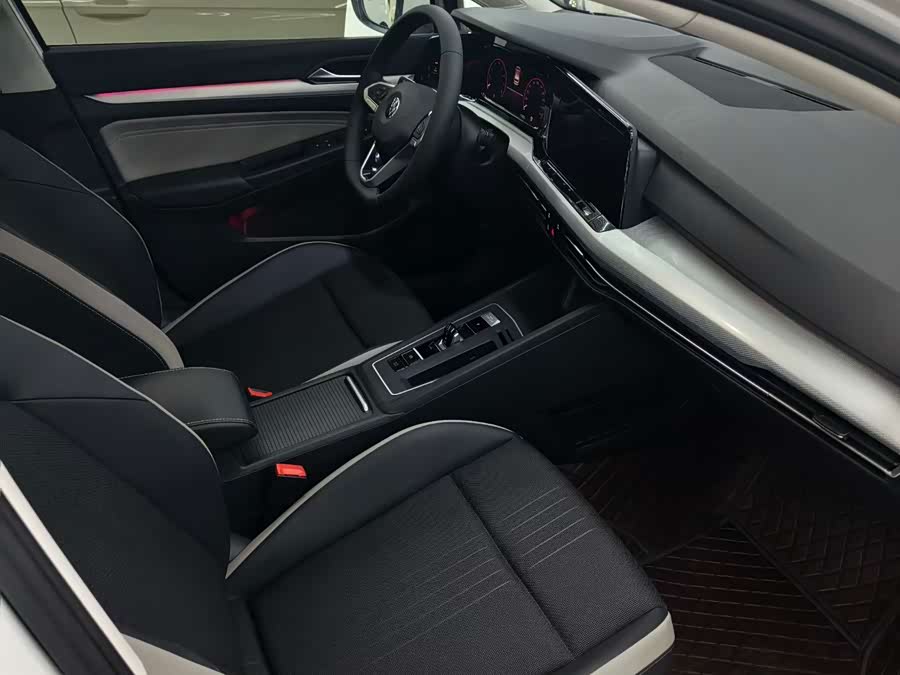 Volkswagen Golf 2024