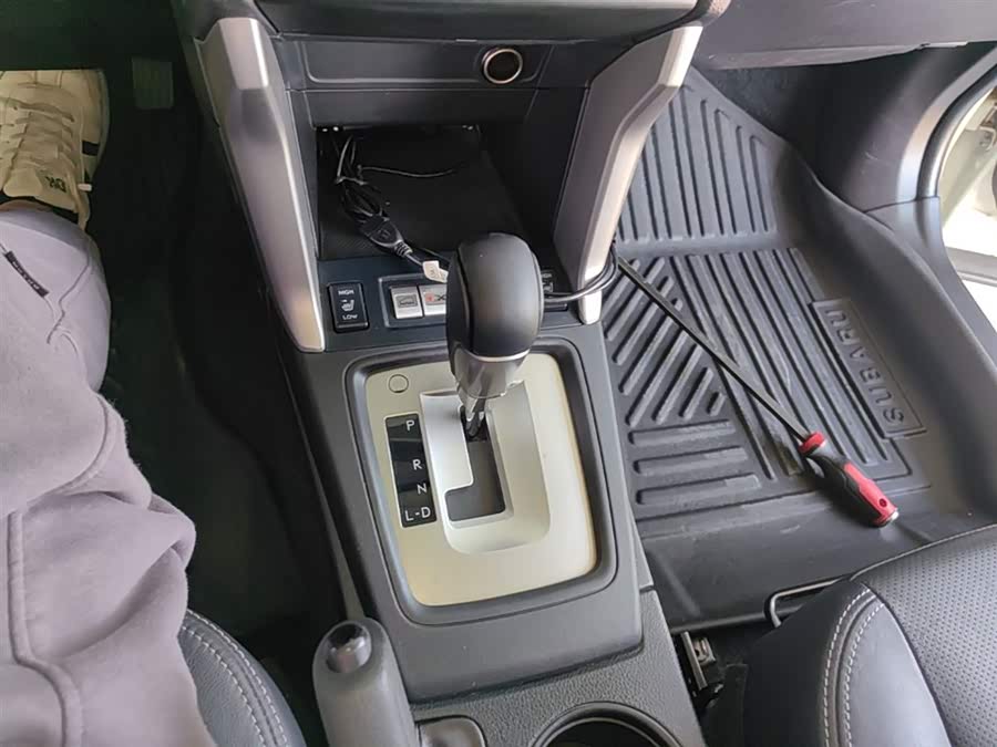 Subaru Forester 2014 — фото 14