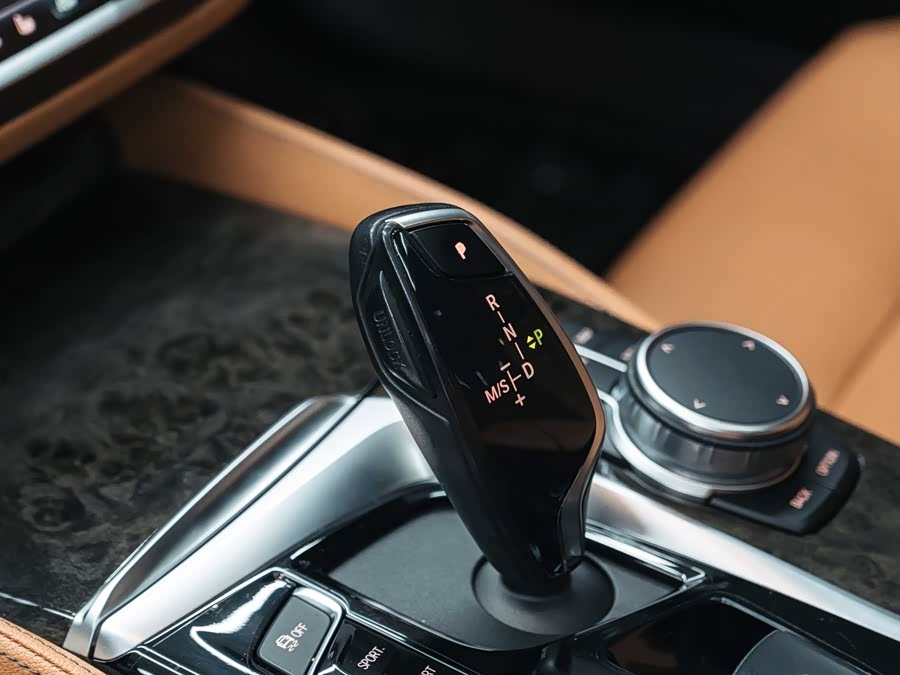 BMW 5 Series 2020 — фото 17
