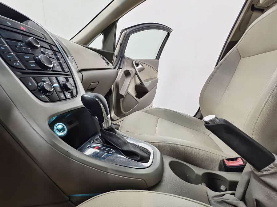 Buick Excelle GT 2013 — фото 12