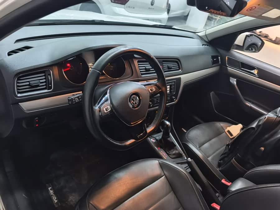 Volkswagen Gran Lavida 2017 — фото 10