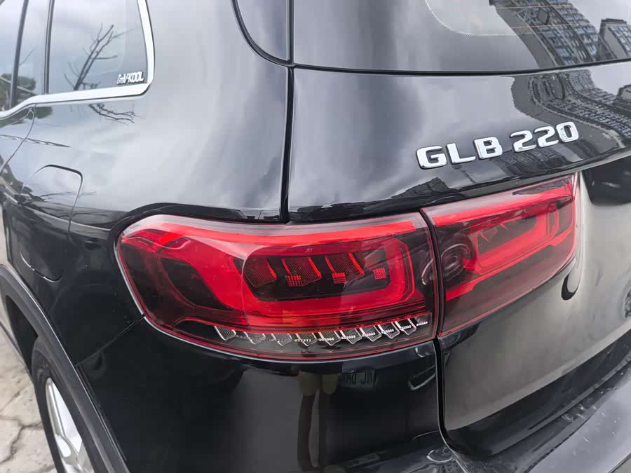 Mercedes-Benz GLB 2023