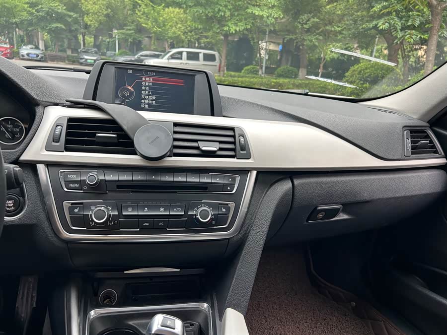 BMW 3 Series 2015 — фото 11