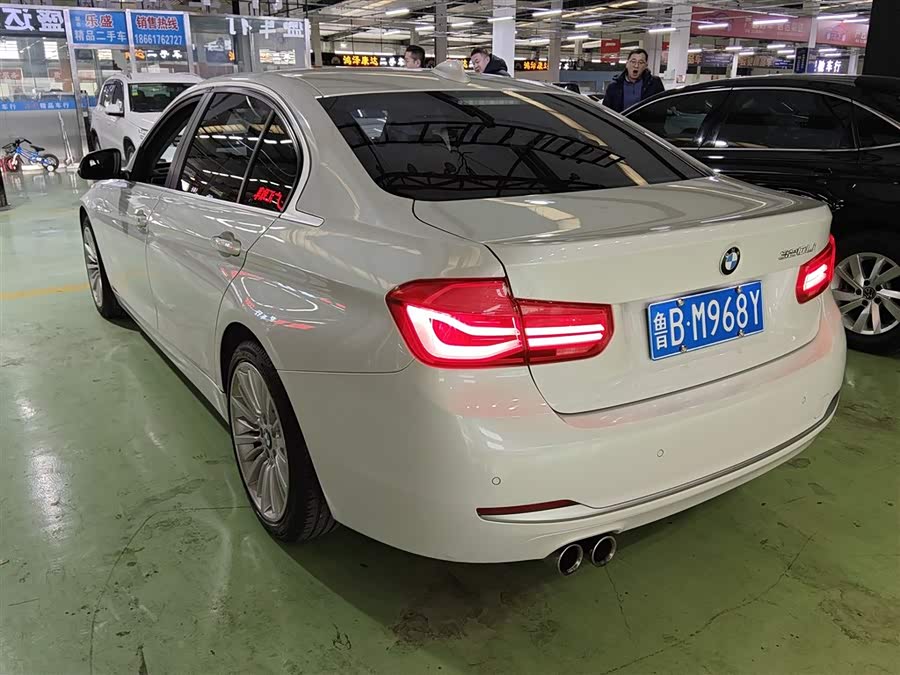BMW 3 Series 2018 — фото 21