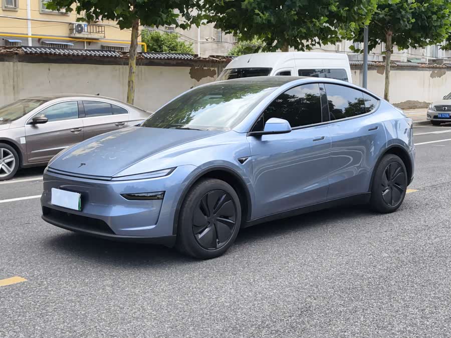 Tesla Model Y 2025