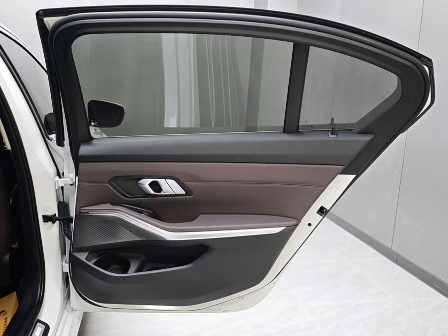 BMW 3 Series 2021 — фото 14