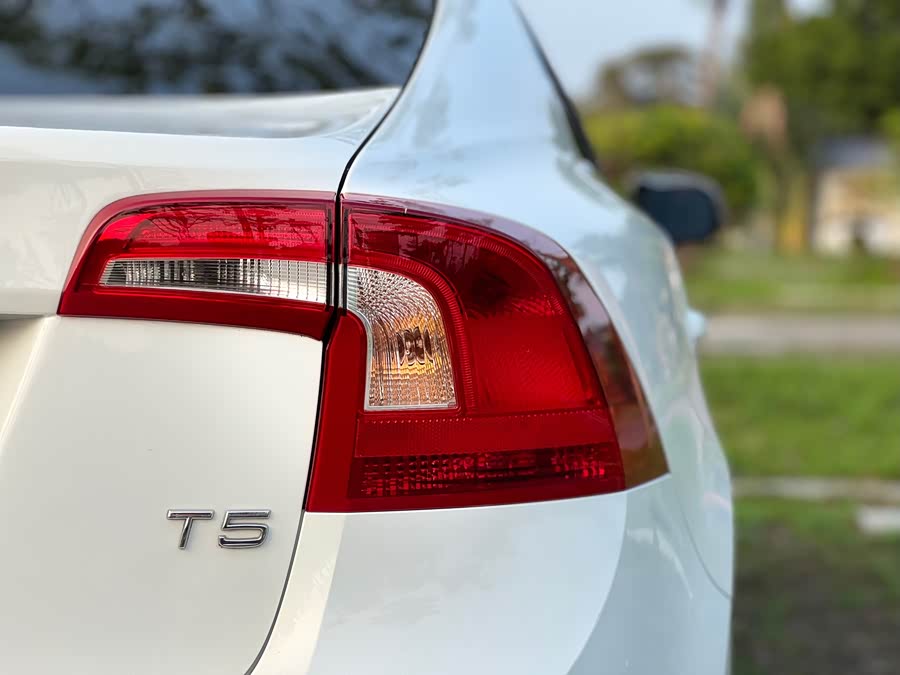 Volvo S60 2019 — фото 19