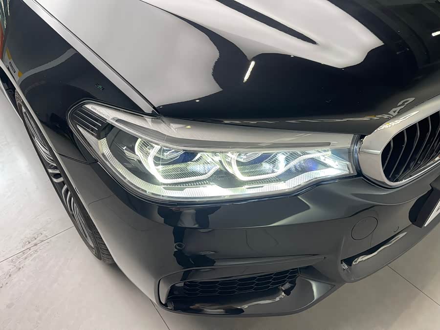 BMW 5 Series 2019 — фото 22
