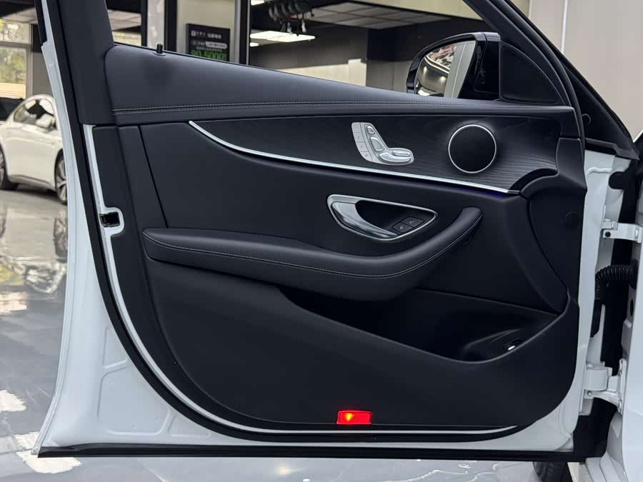 Mercedes-Benz E-Class 2023 — фото 12